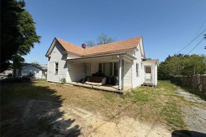 2912 W English Rd