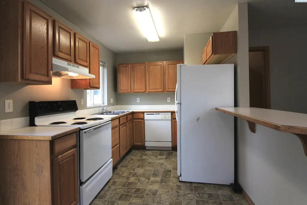 825 S Elm St