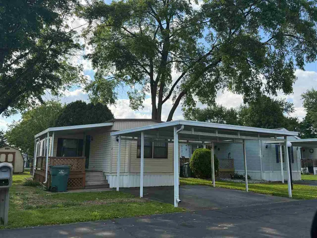 2 Redwood Ln