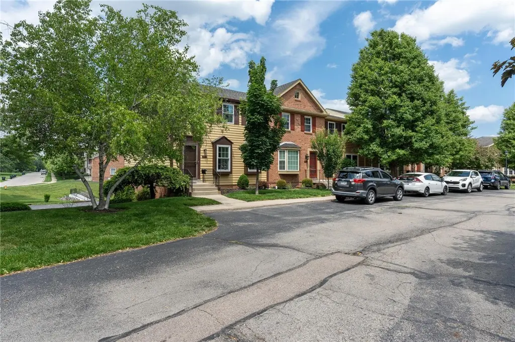 2701 N Kings Arms Cir