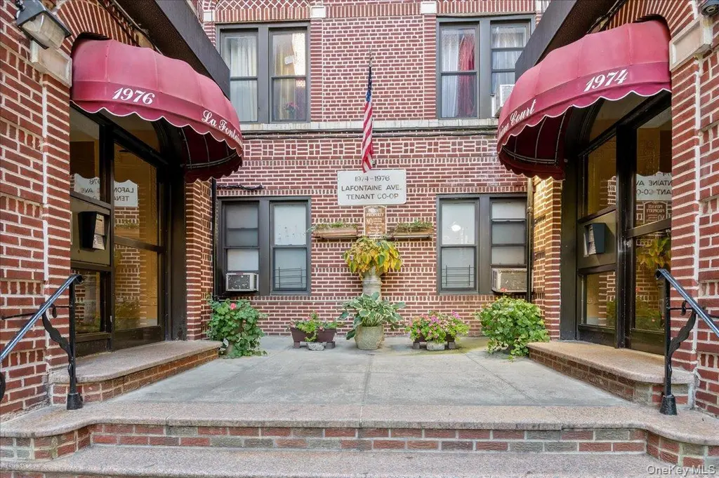 1974 Lafontaine Ave Unit 2E
