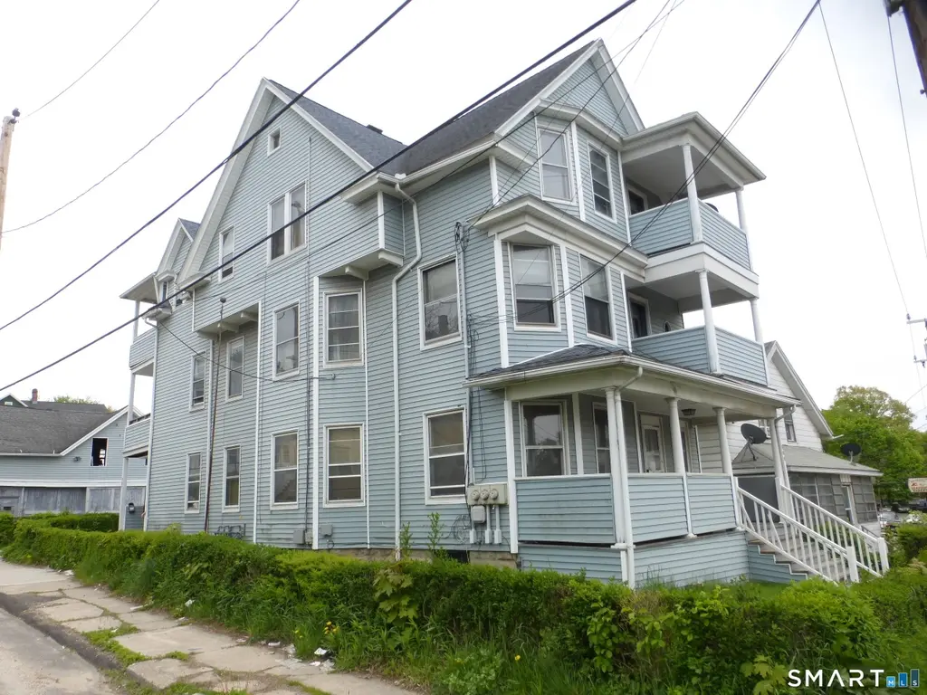 987 Baldwin St