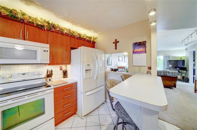9440 Sunrise Lakes Blvd #312