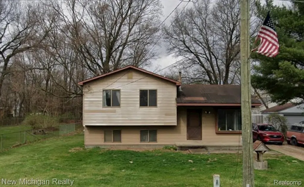 5705 Lake Grove Dr