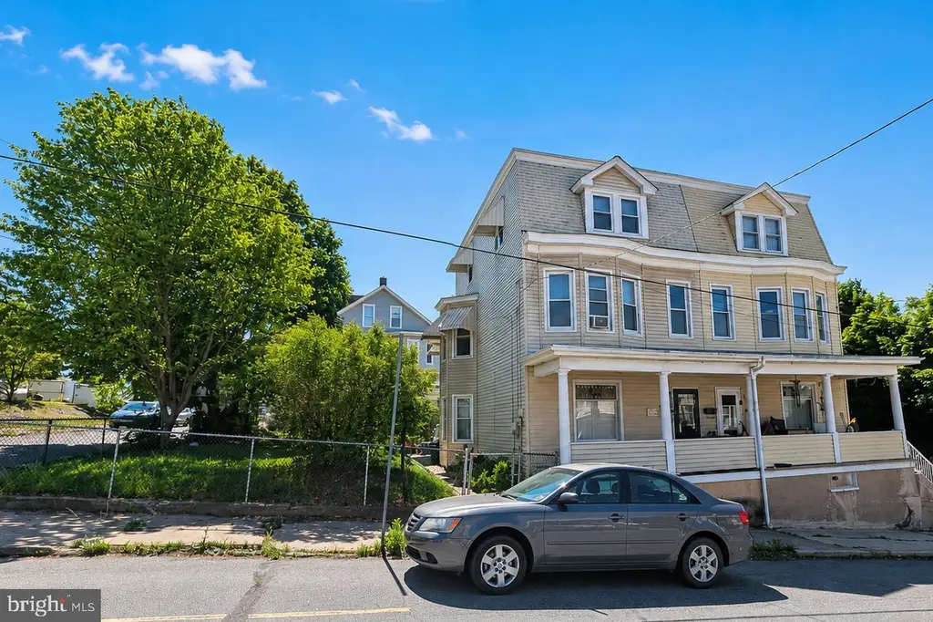 222 S 2nd St