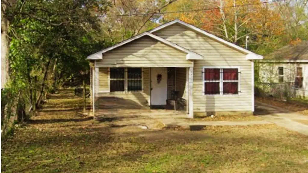 1049 Winston Rd
