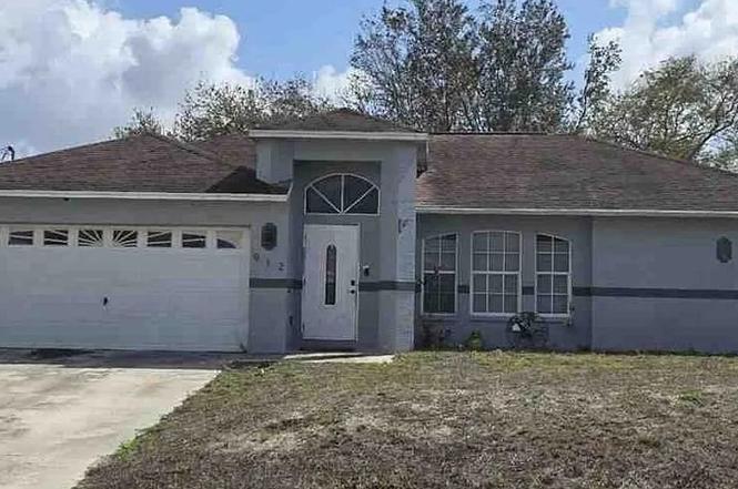 912 Apple Ave