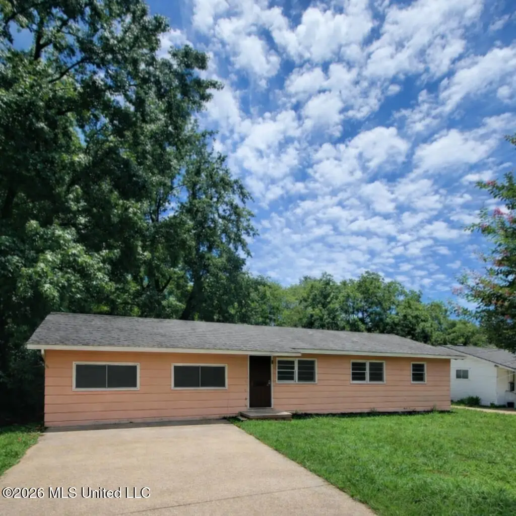 1020 Capri Cir