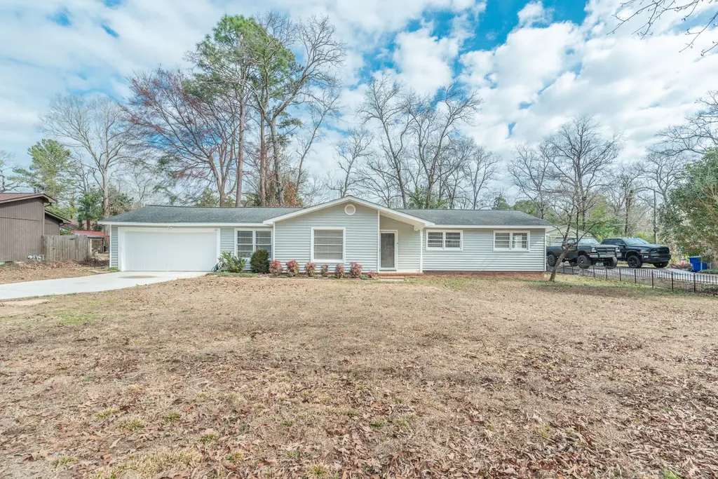 48 Vanderbilt Dr