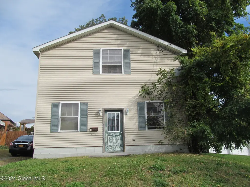4 Bridge St