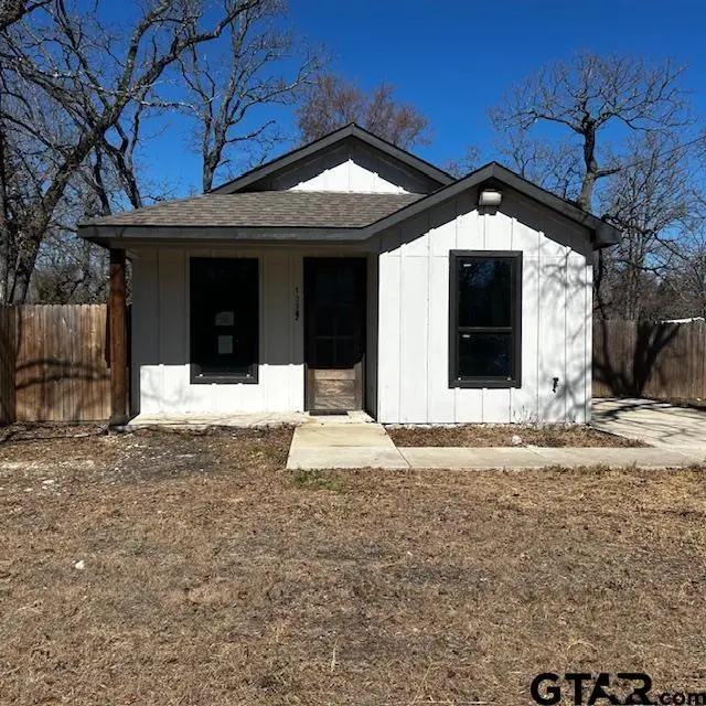 13982 E Travis Ln