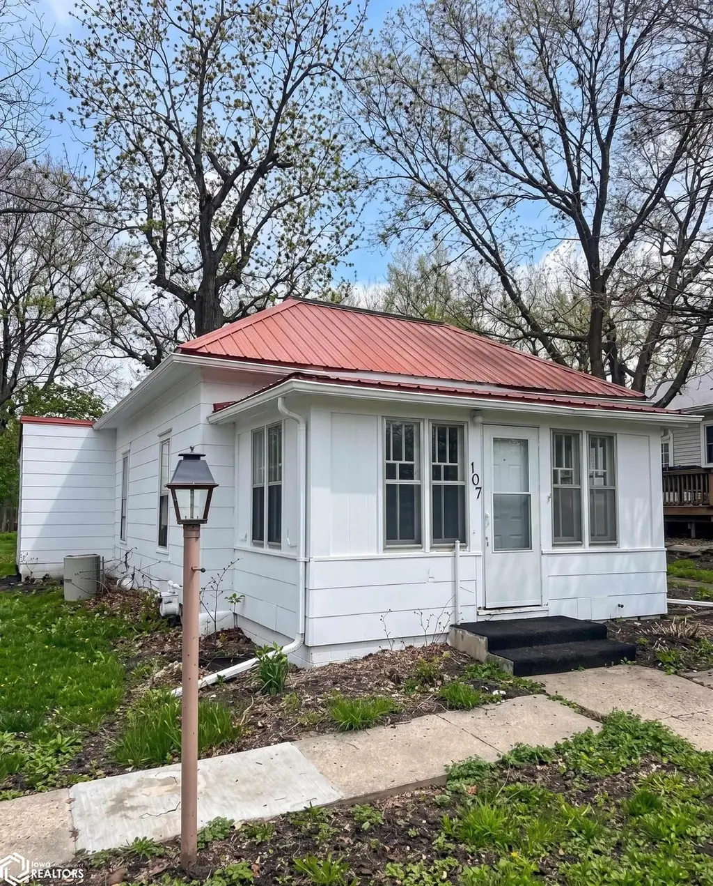 107 E Vest St