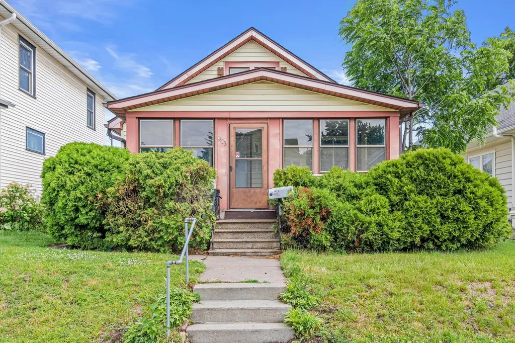 1423 Thomas Ave W
