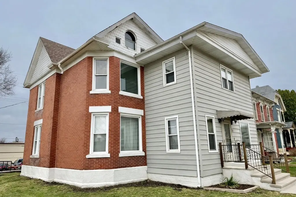 31 3rd St