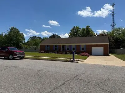 725 Luray Ter