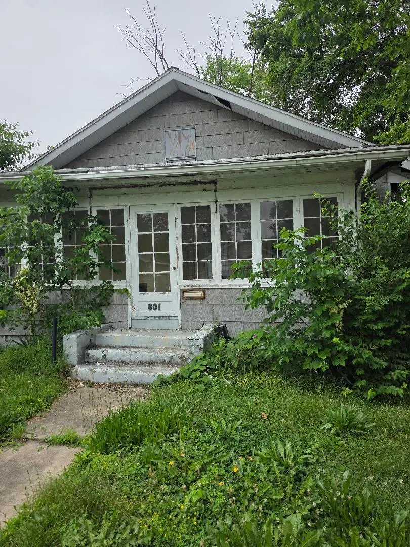 801 Maple St