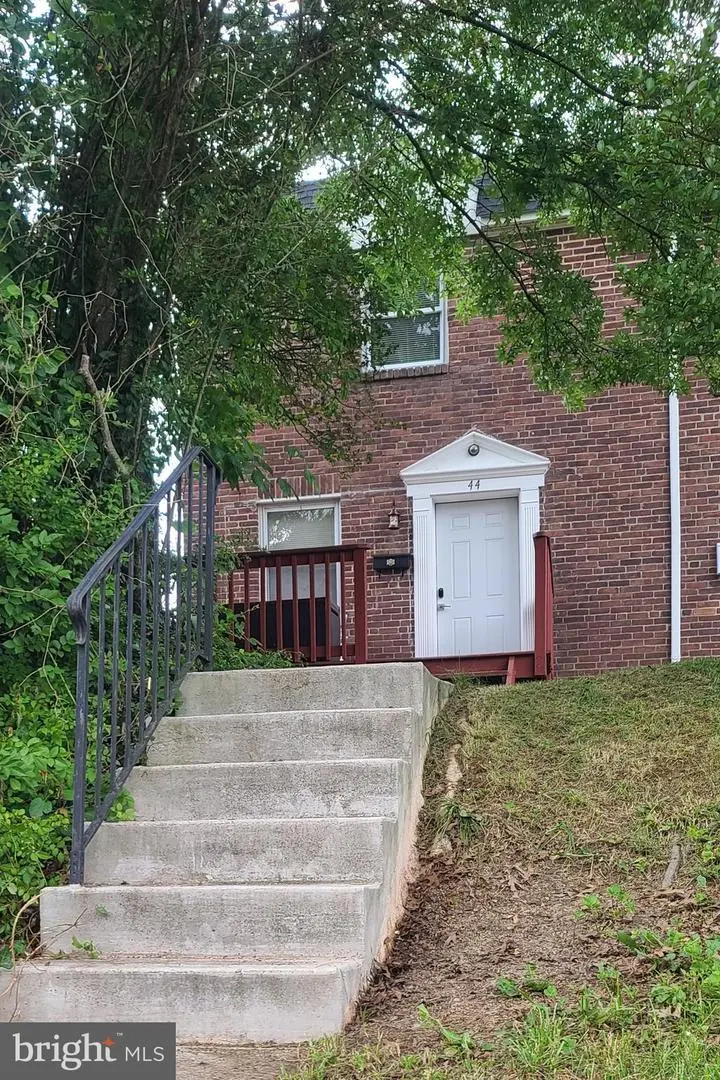 44 Madison Dr