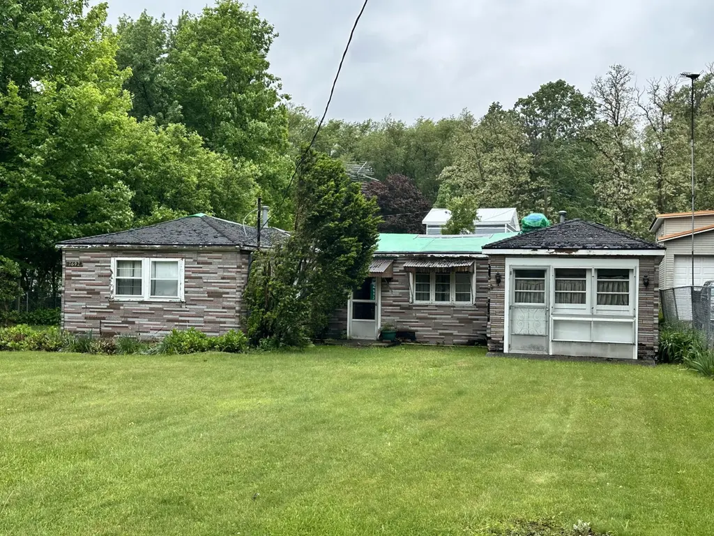 7692 N Huron Trl