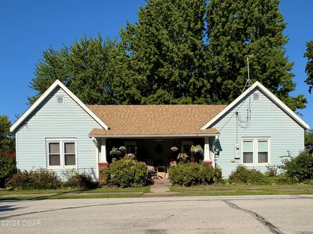1303 Walnut St