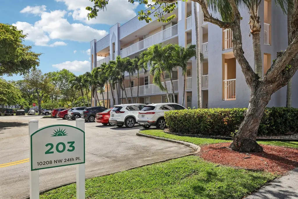 10208 NW 24th Pl #102