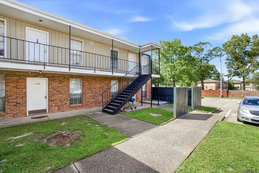 1755 College Dr #209