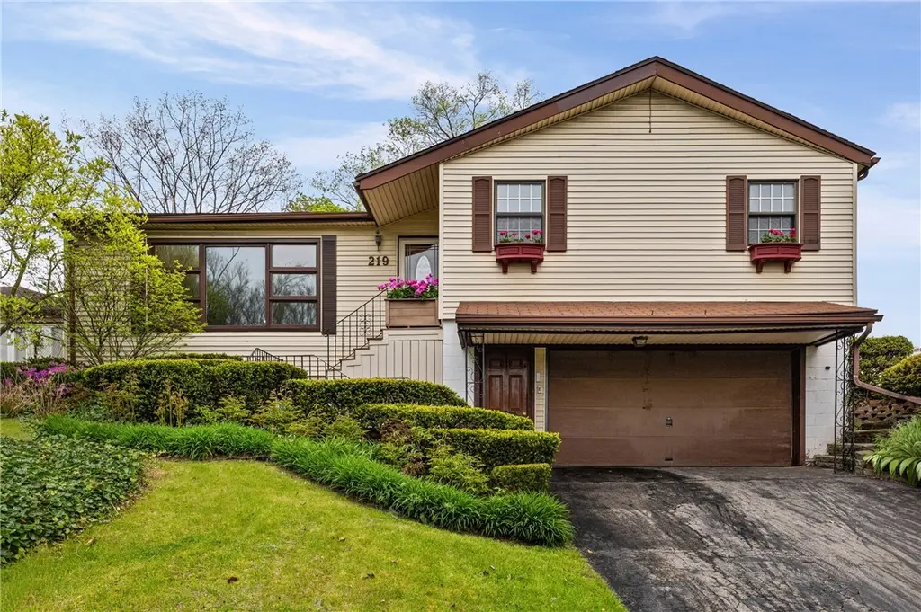 219 Winton Rd S