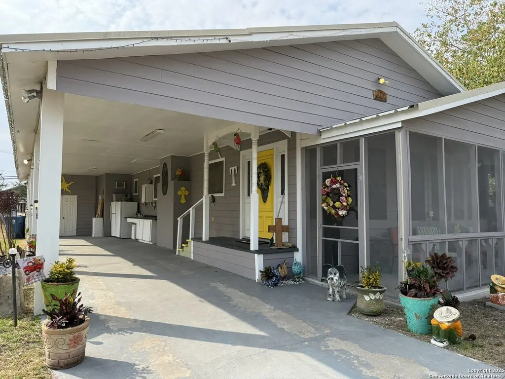 508 E Thornton