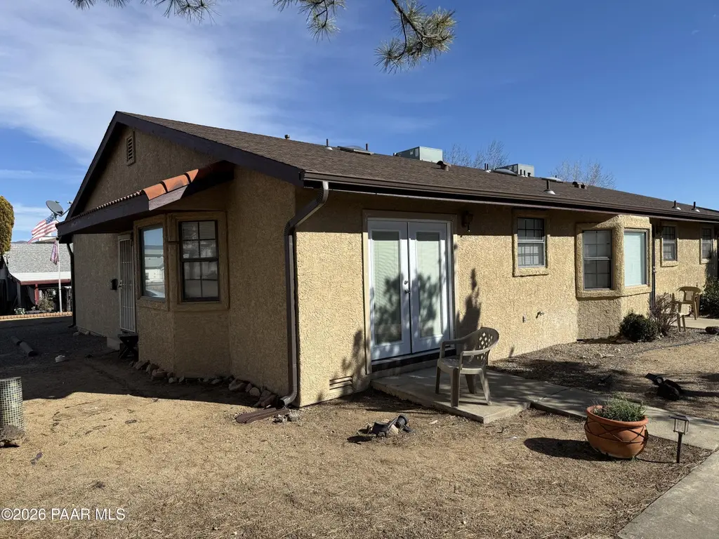 1283 N Tapadero Dr