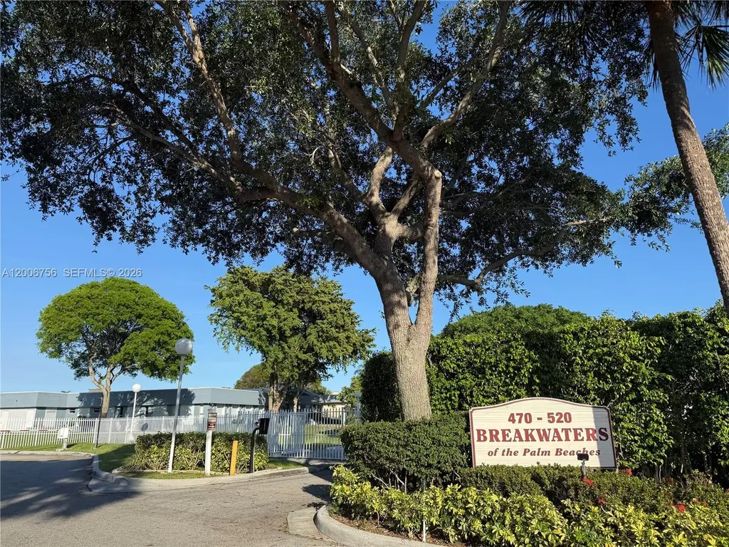 500 Executive Center Dr Unit 1J