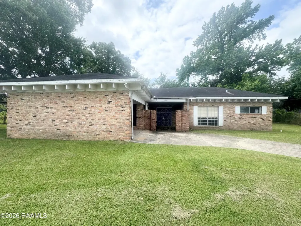 115 Woodcrest Cir