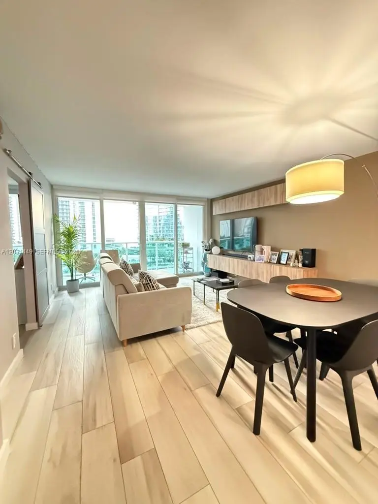 100 Bayview Dr #912