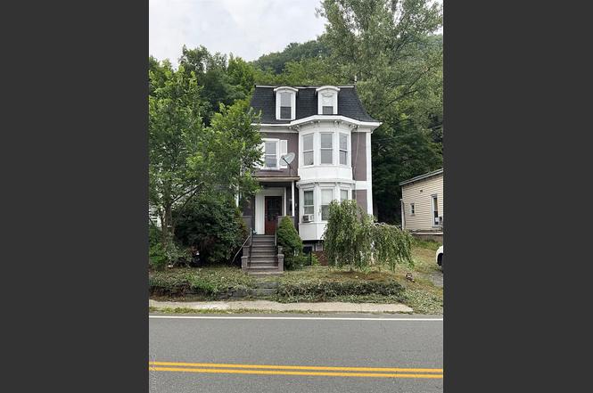 79 W Main St