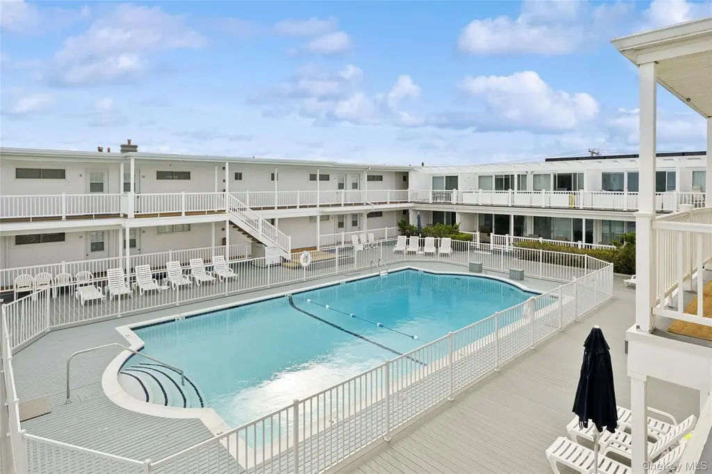 281 Dune Rd Unit 17B