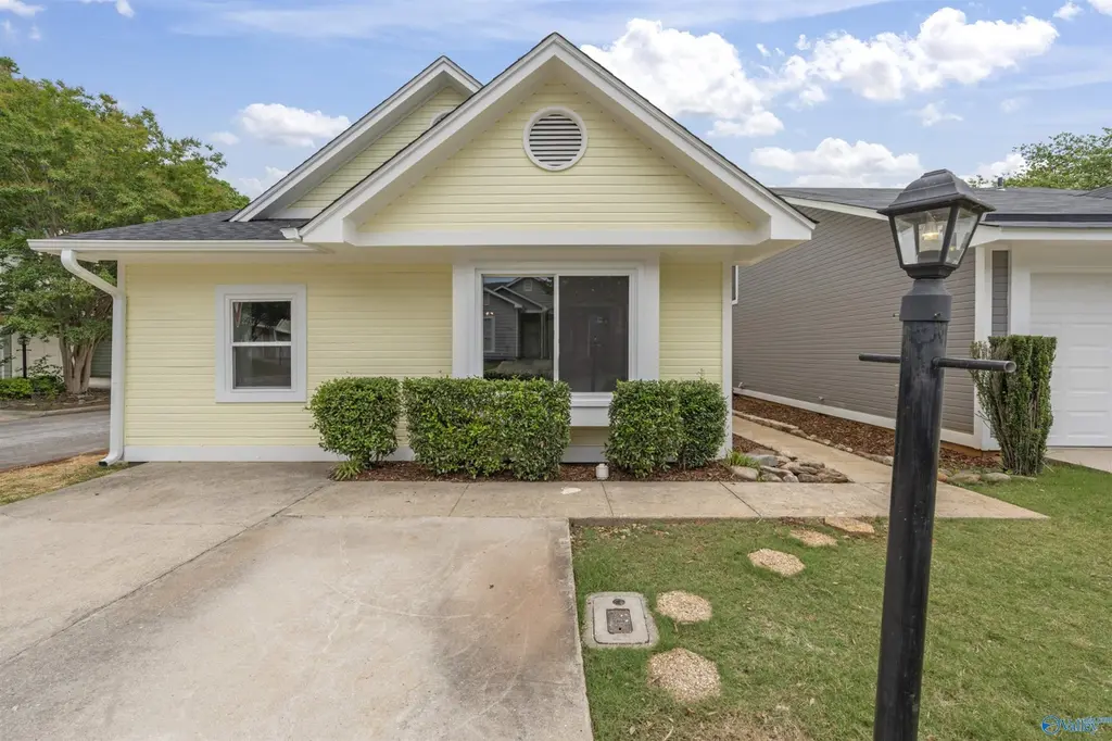 101 Bentworth Ln