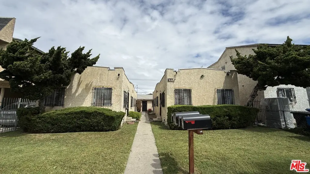 633 W 79th St