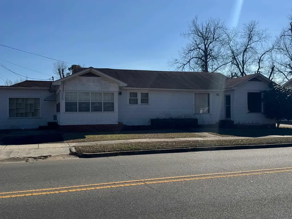 404 E Stewart Ave