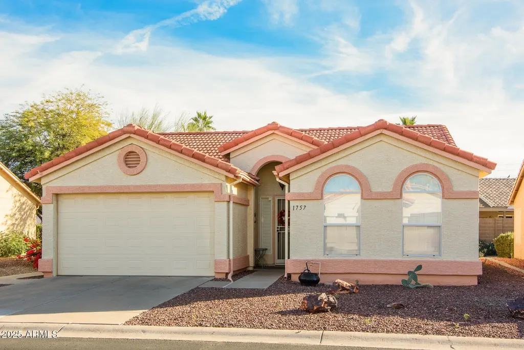 1757 E Lindrick Dr