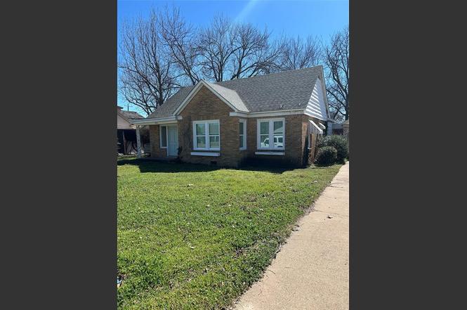 903 W Main St