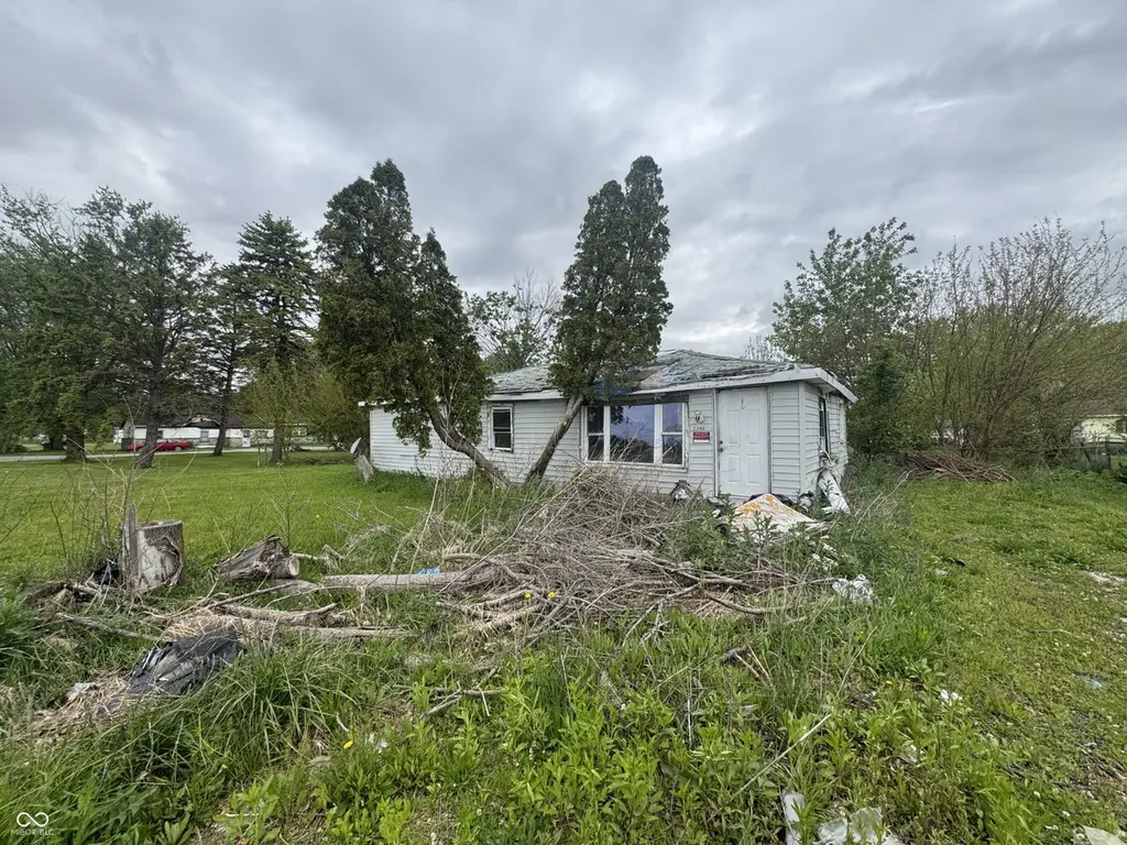 2390 W 16th St