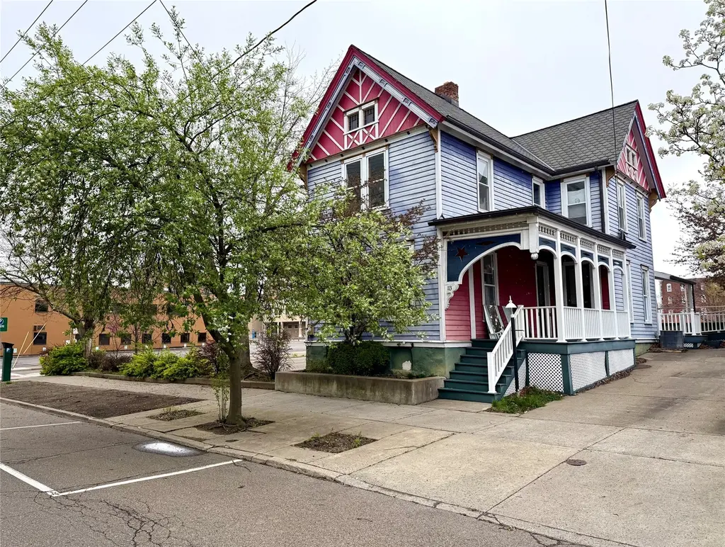 113 Hawley St