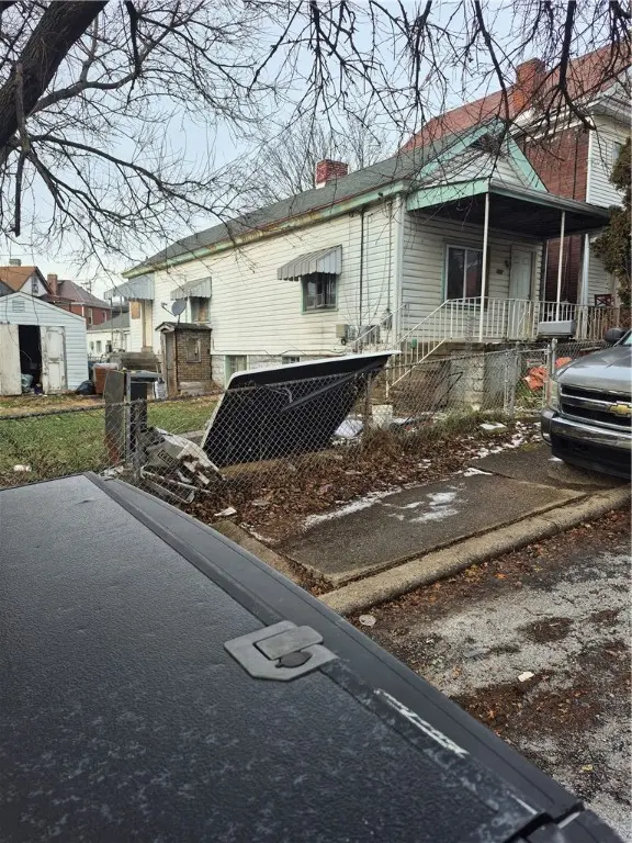 822 Lamont St