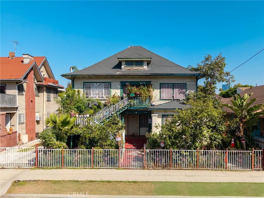 1123 W 18th