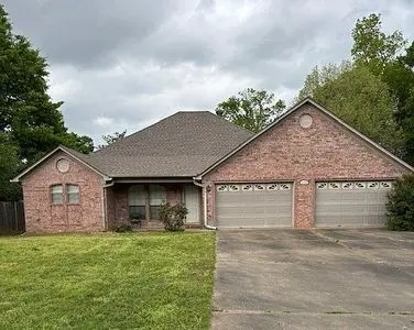 2120 Shade Tree Dr
