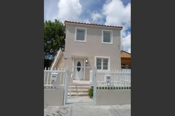 243 SW 10th Ave