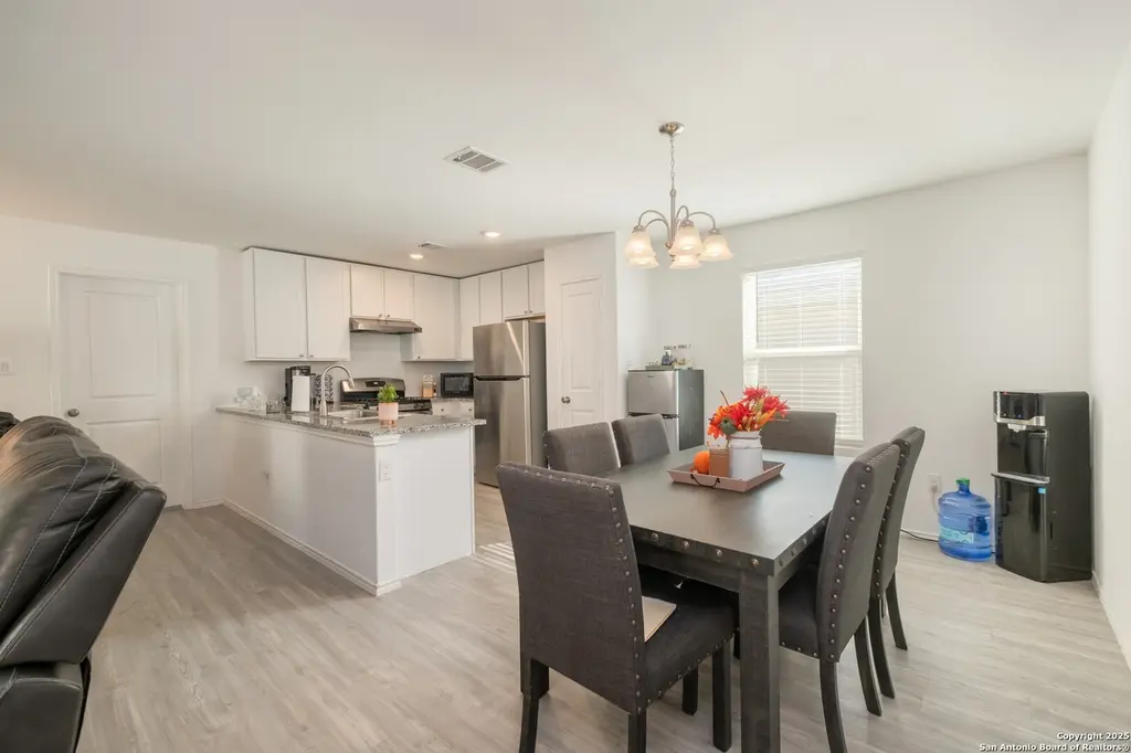 10227 Mesa Medina