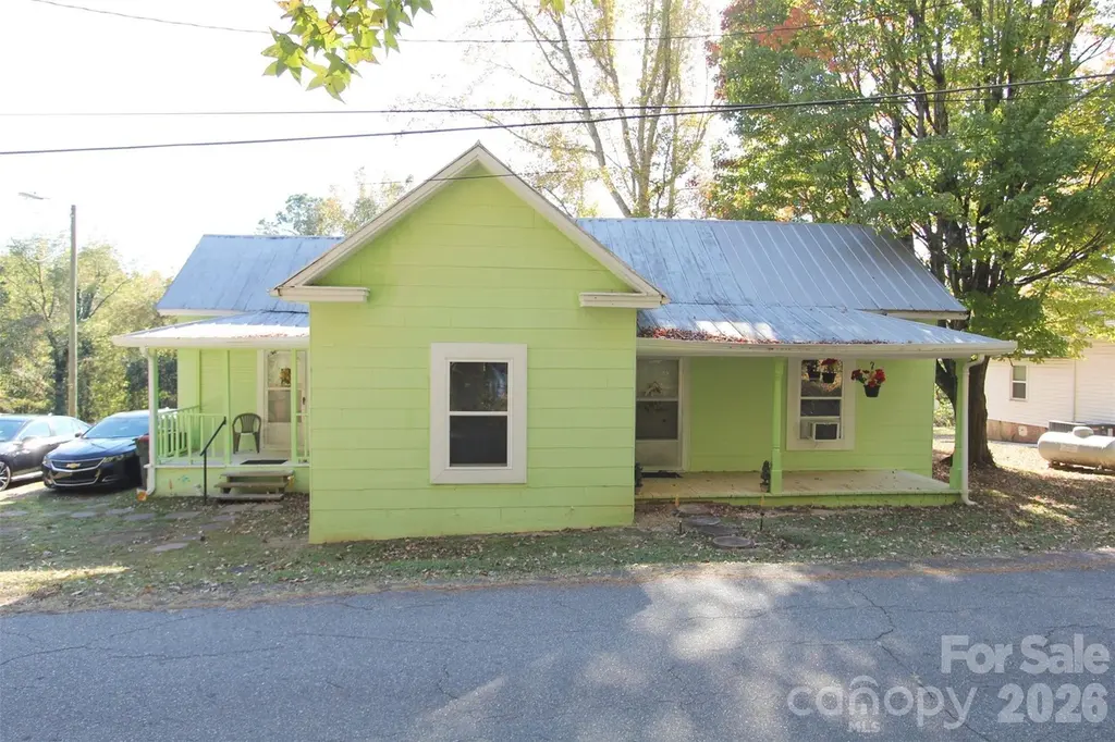 110 Sinclair Ln