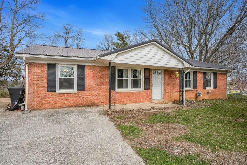 91 Lakeview Dr