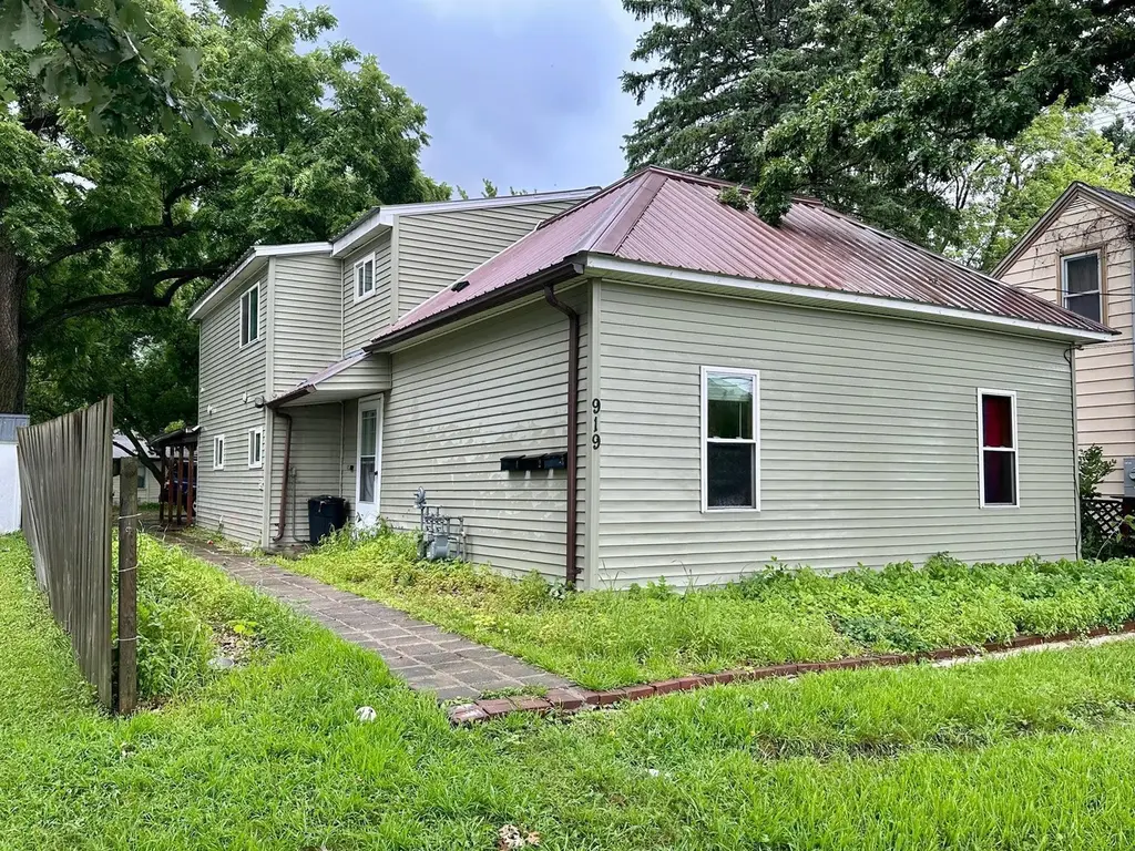 919 W Front St