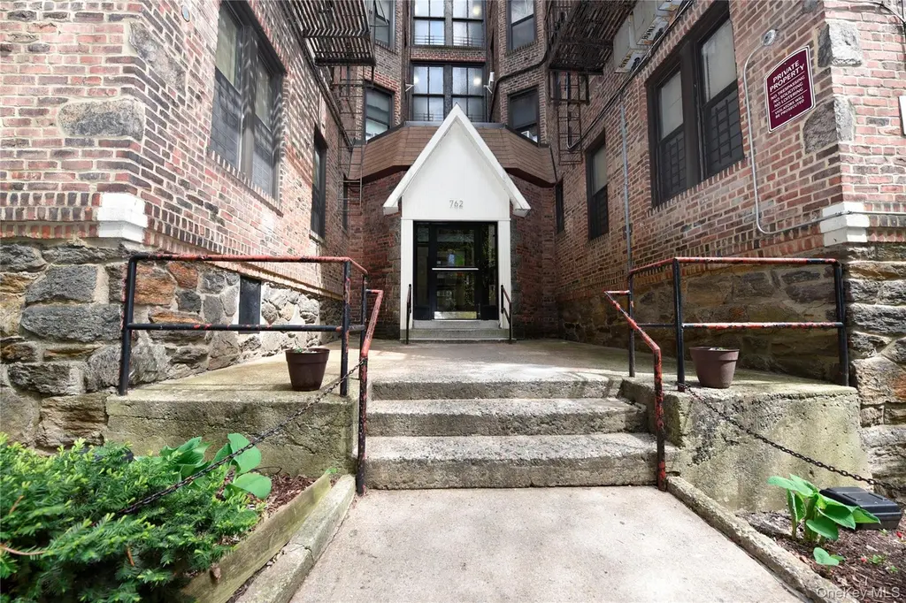 762 Brady Ave #121