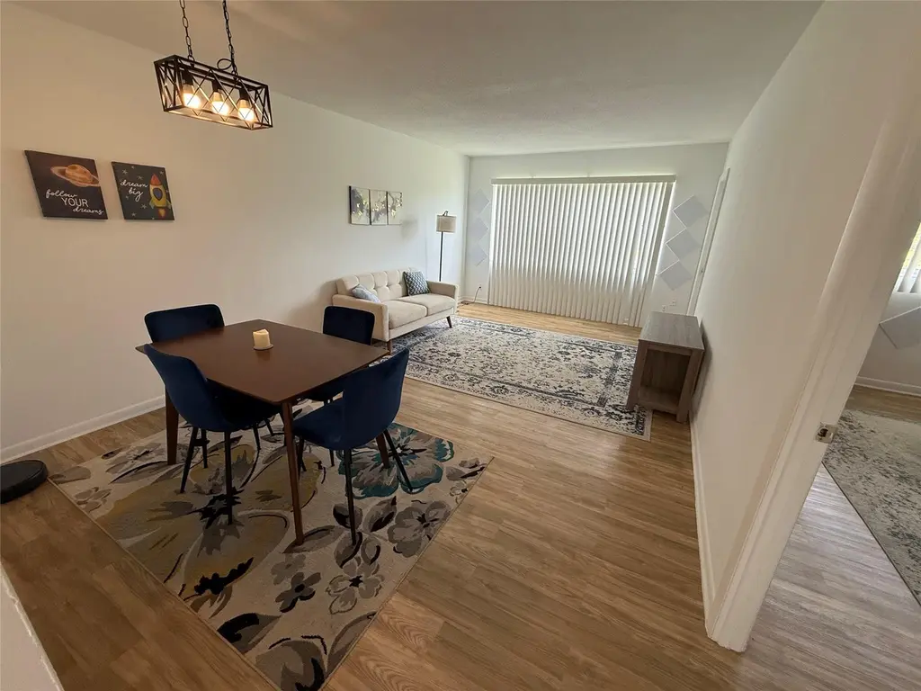 4411 NW 16th St Unit F204